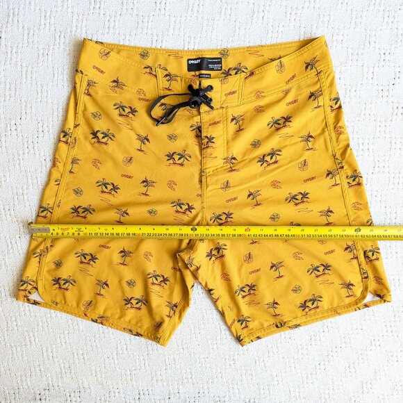 Oakley Men's Size 34 Board Shorts Swim Trunks Spellout Orange Yellow - Picture 5 of 9